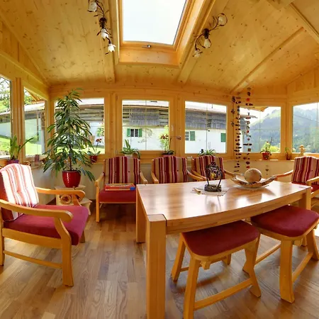 Alpenperle - Ruhige Auszeit Nahe Berwang Mit Bergblick Апартаменты *
